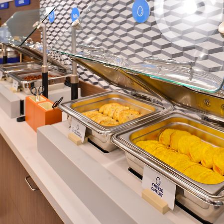 Holiday Inn Express Boston-Milford By Ihg Екстер'єр фото