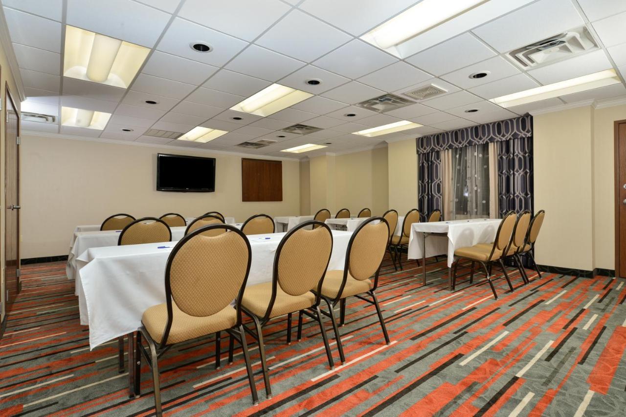 Holiday Inn Express Boston-Milford By Ihg Екстер'єр фото