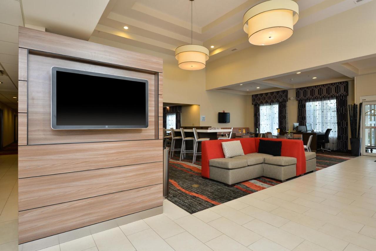 Holiday Inn Express Boston-Milford By Ihg Екстер'єр фото