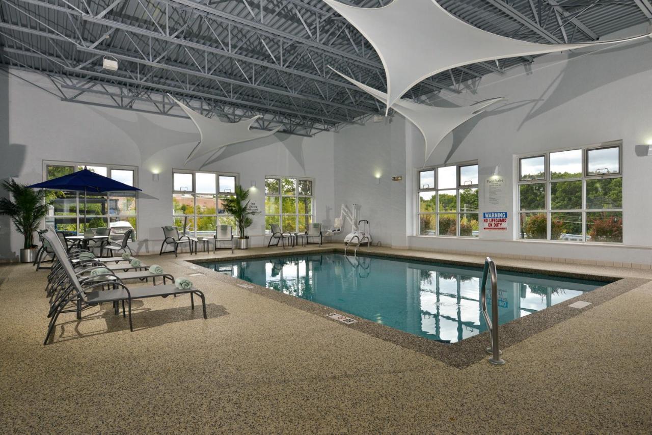 Holiday Inn Express Boston-Milford By Ihg Екстер'єр фото