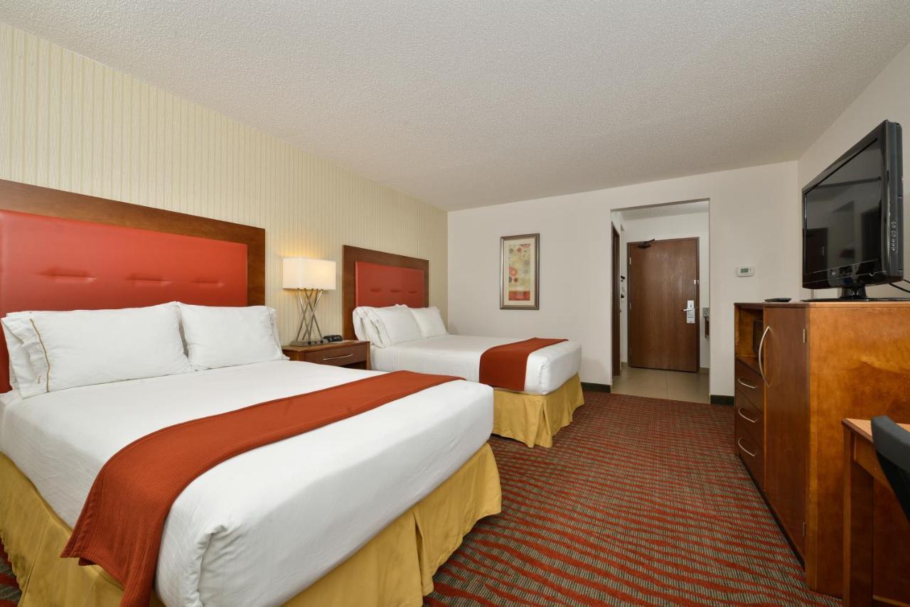 Holiday Inn Express Boston-Milford By Ihg Екстер'єр фото
