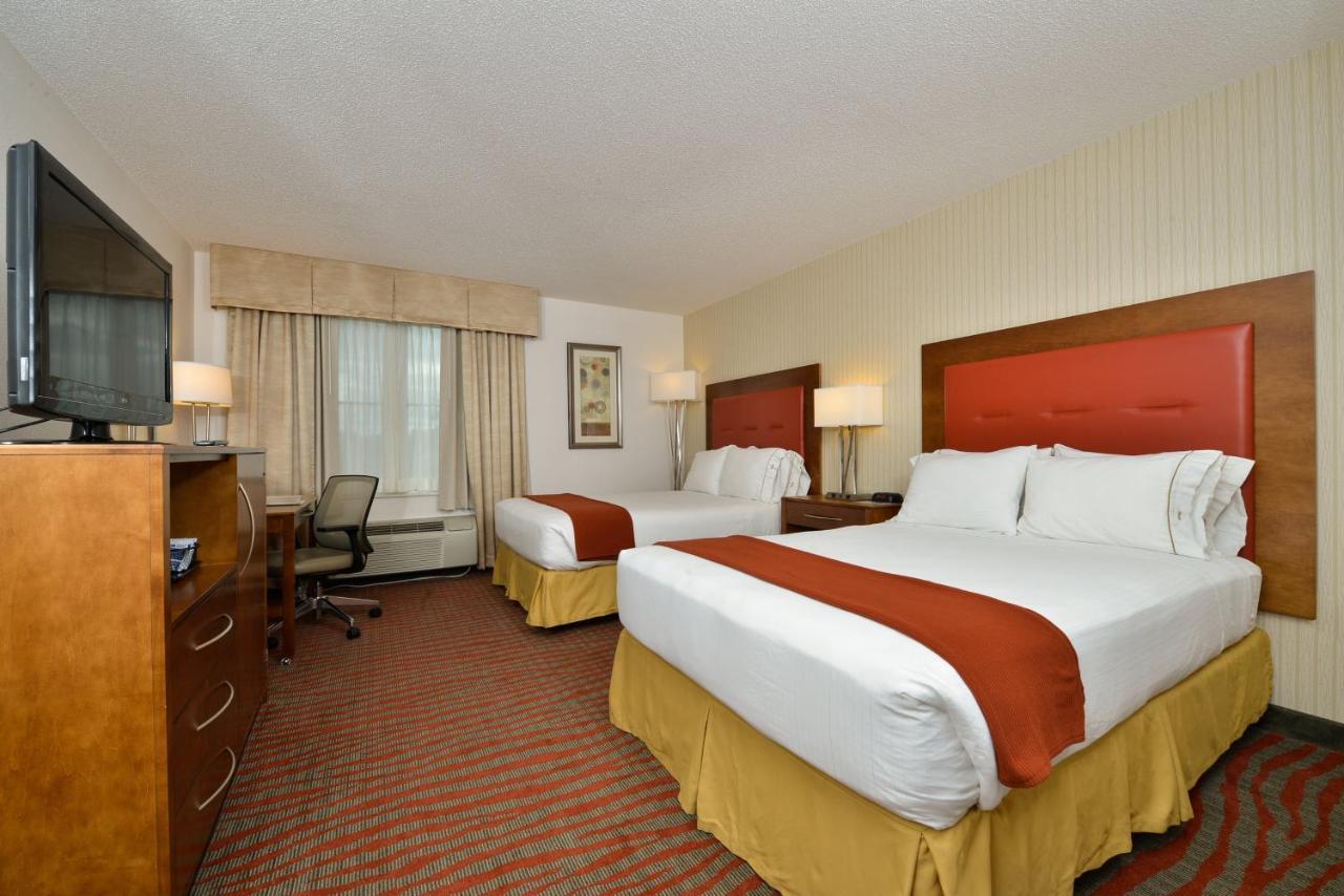 Holiday Inn Express Boston-Milford By Ihg Екстер'єр фото
