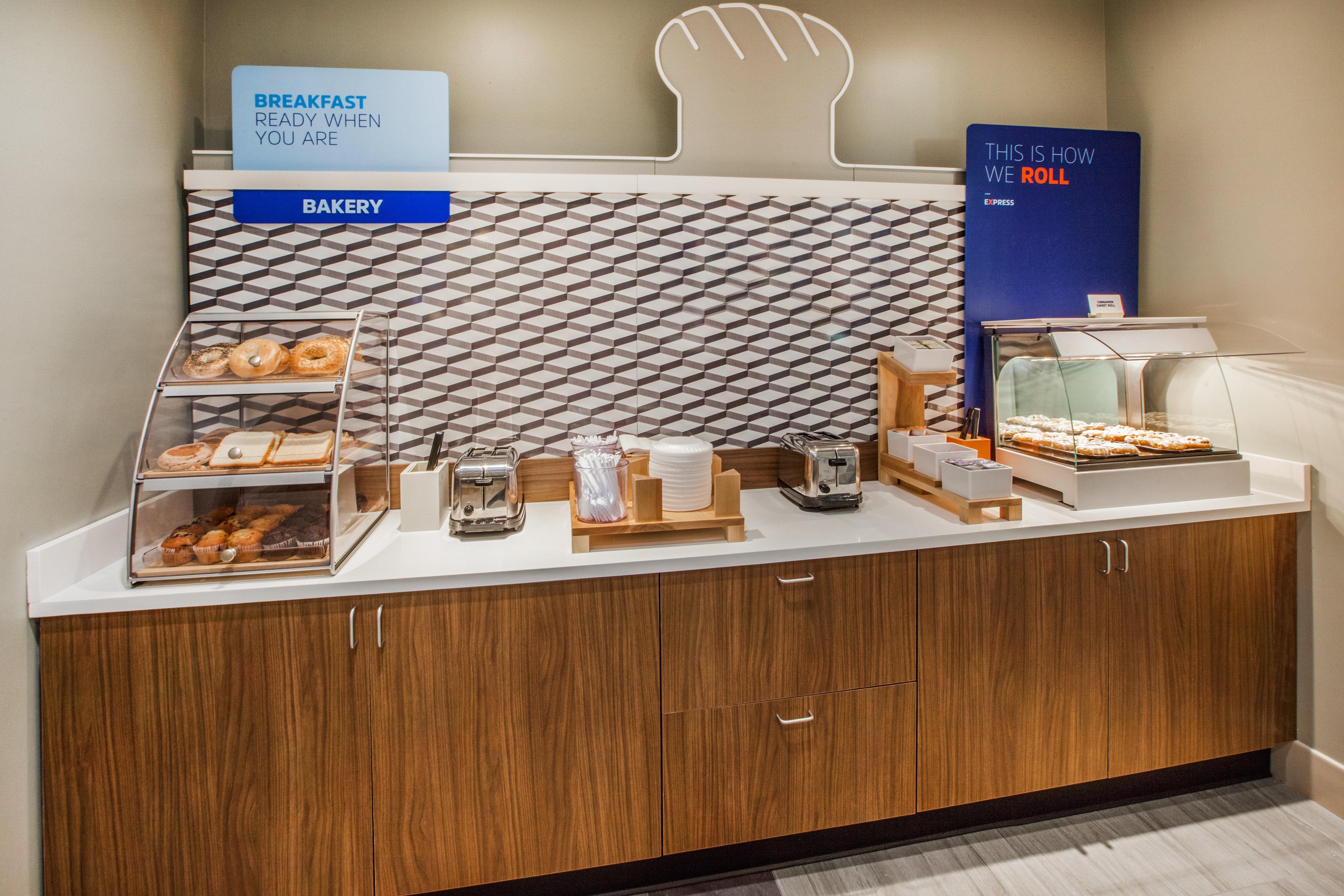 Holiday Inn Express Boston-Milford By Ihg Екстер'єр фото